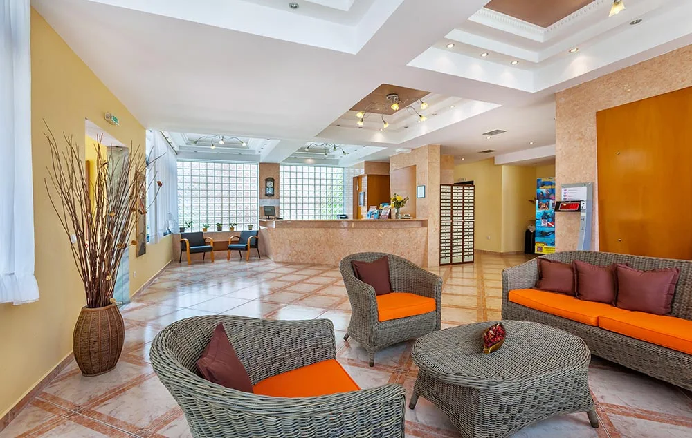 Хотел Atrium 4
