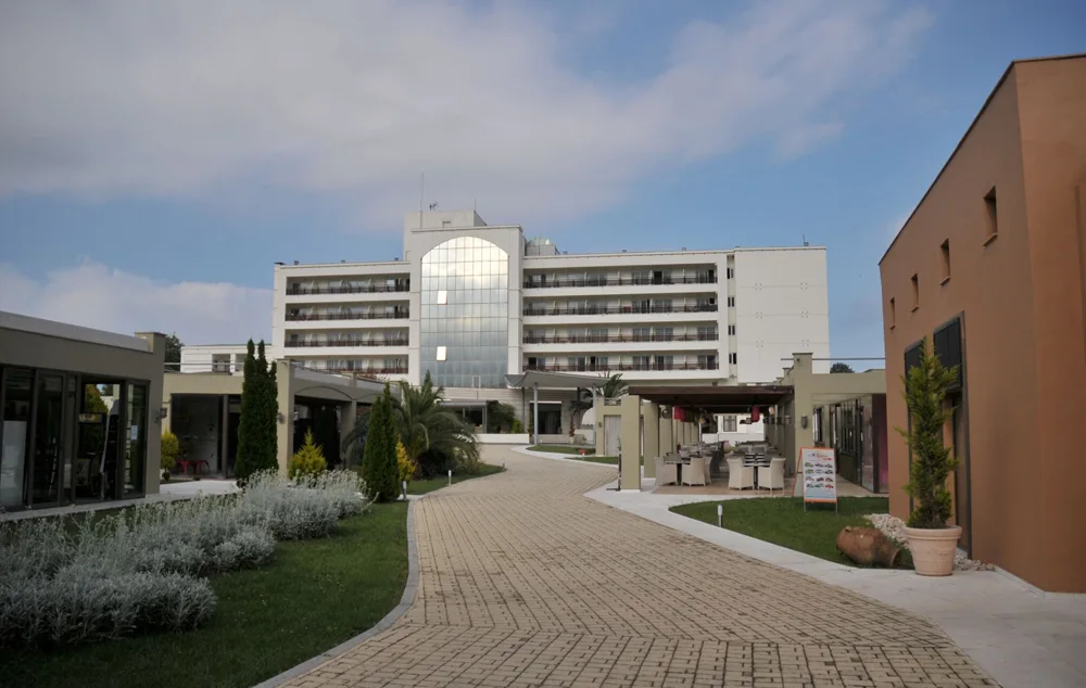 Хотел Olympian Bay Grand Resort 2