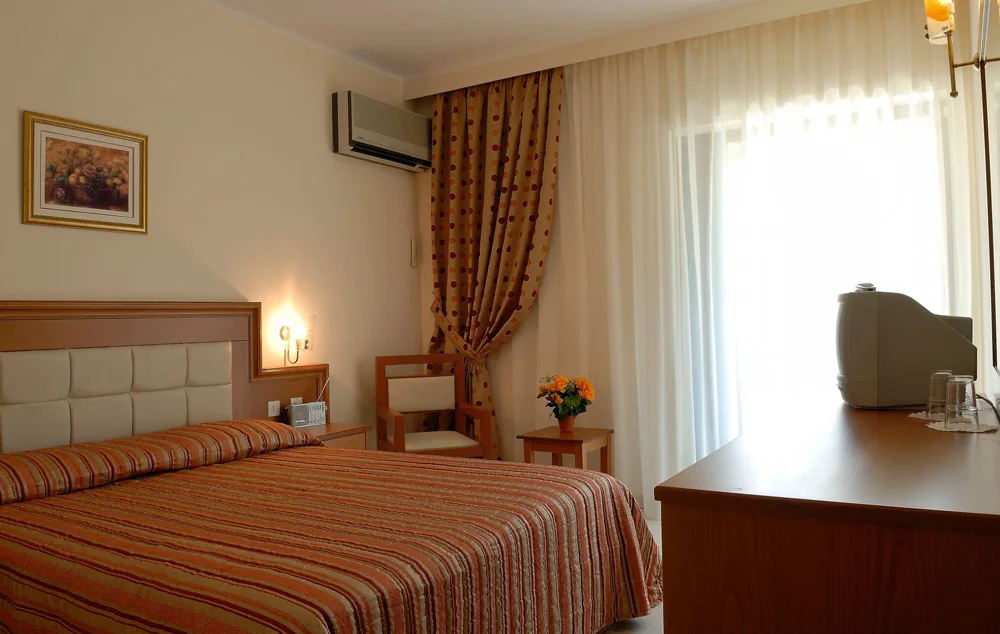 Хотел Porfi Beach 5