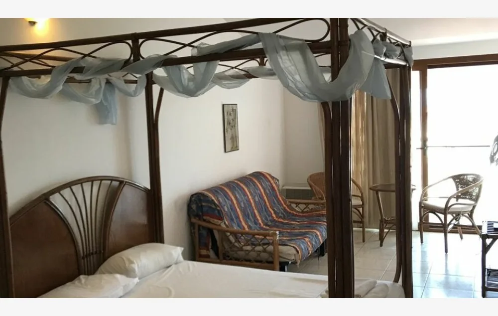 Хотел Villa George 3