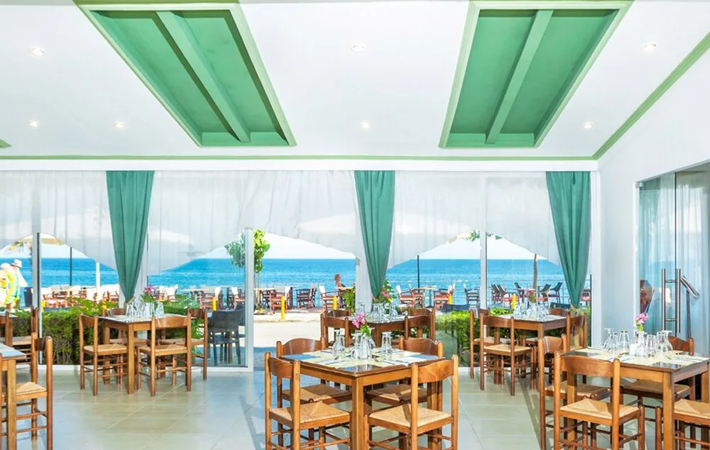 Хотел Xenios Dolphin Beach 3