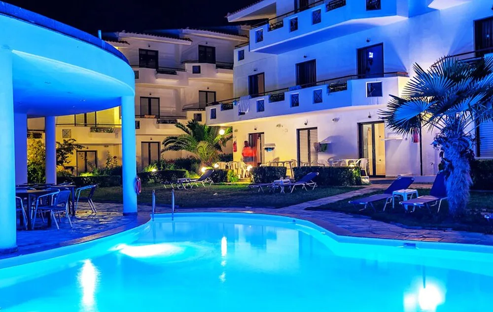 Хотел Xenios Dolphin Beach 5
